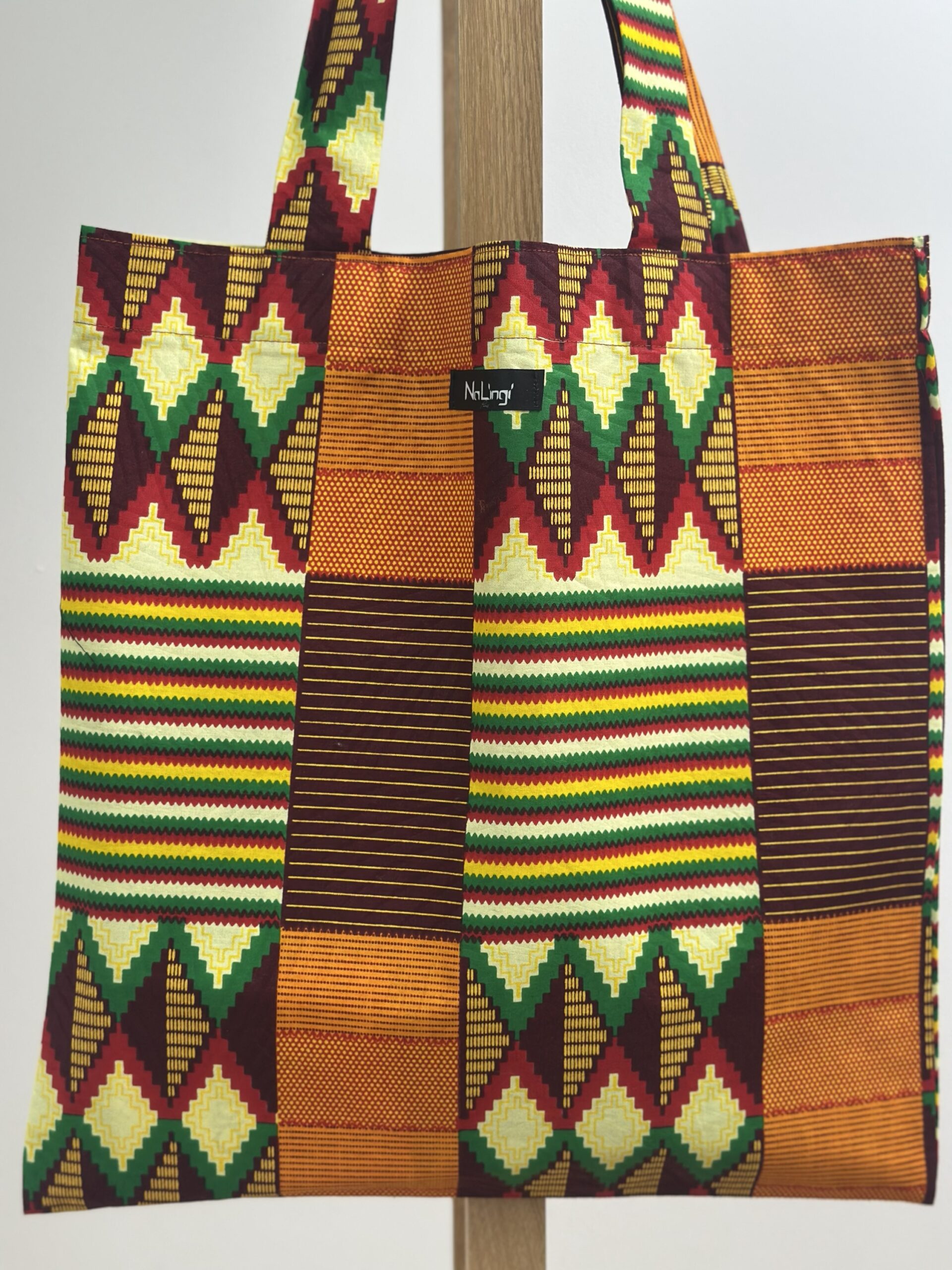 img_0135 Tote bag en wax 010 – Image 1